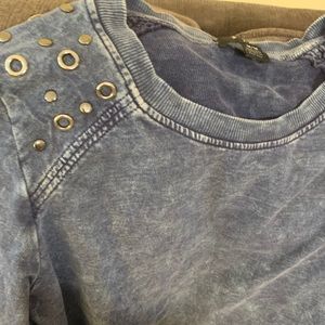 Stonewash Grommet Sweatshirt Size M